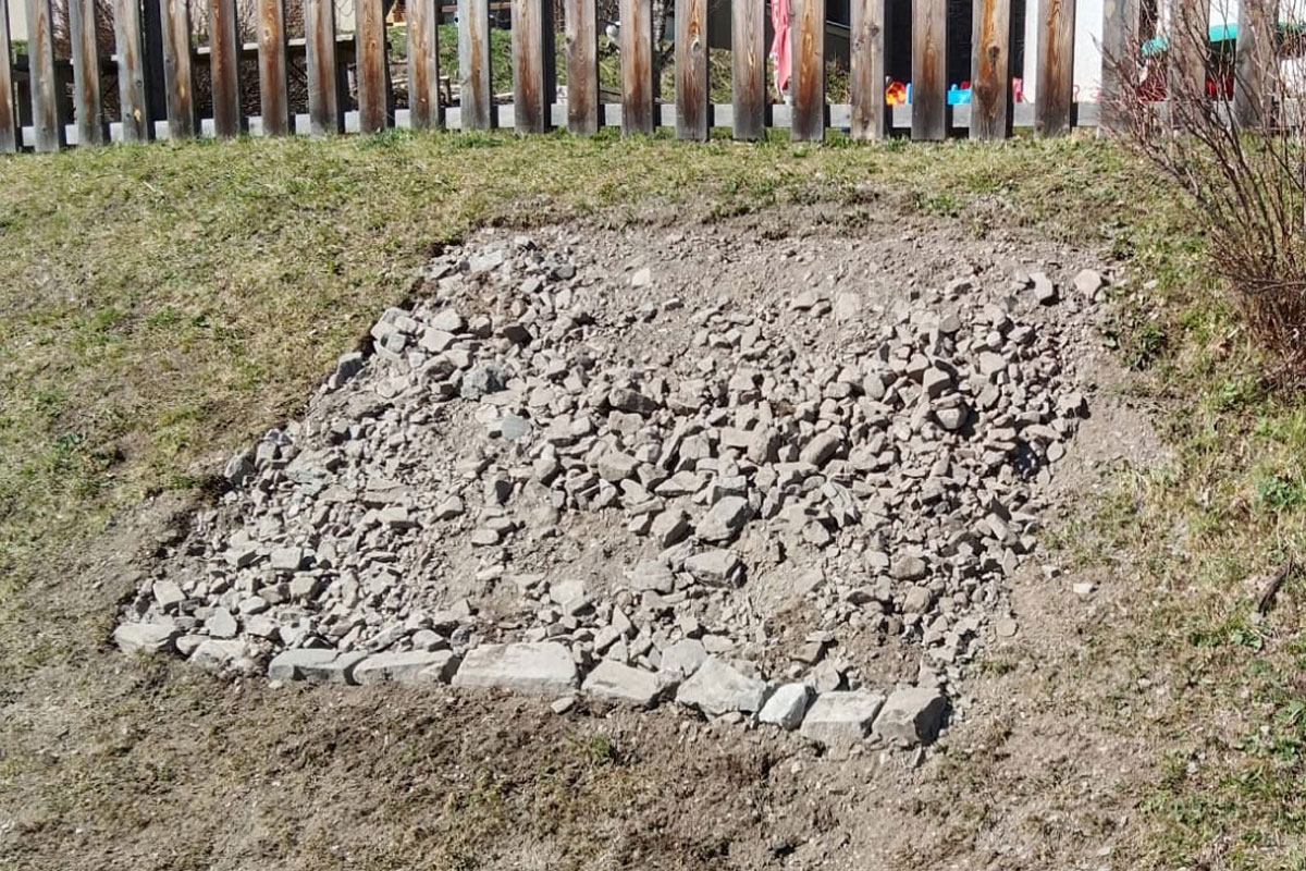 größere Steine unten, kleinere Steine oben, Zwischenräume können mit Sand, Kies, oder erde aufgefüllt werden, Foto: Naturpark Weissensee