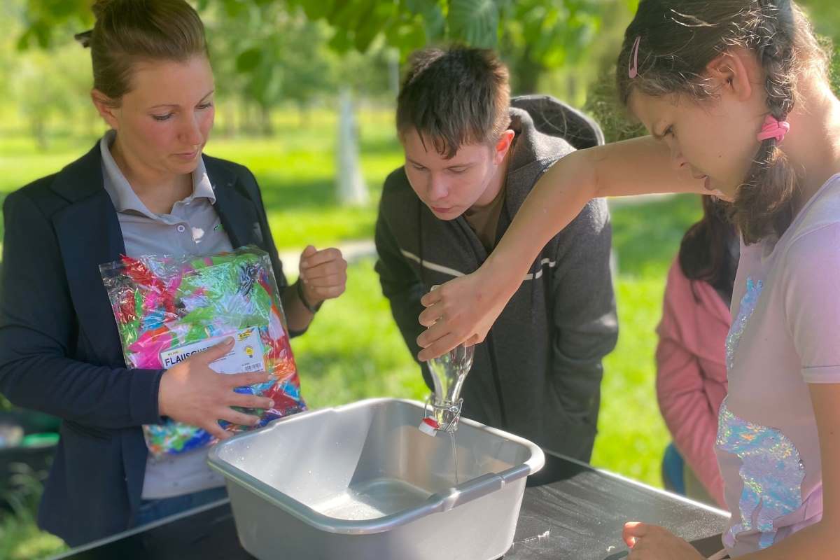 Schüler:innen des PZ Mondsee beim Aktionstag "Landschaften voller Superheld:innen" der Österreichischen Naturparke.
Foto: Naturpark Bauernland/ Lisa Klinger