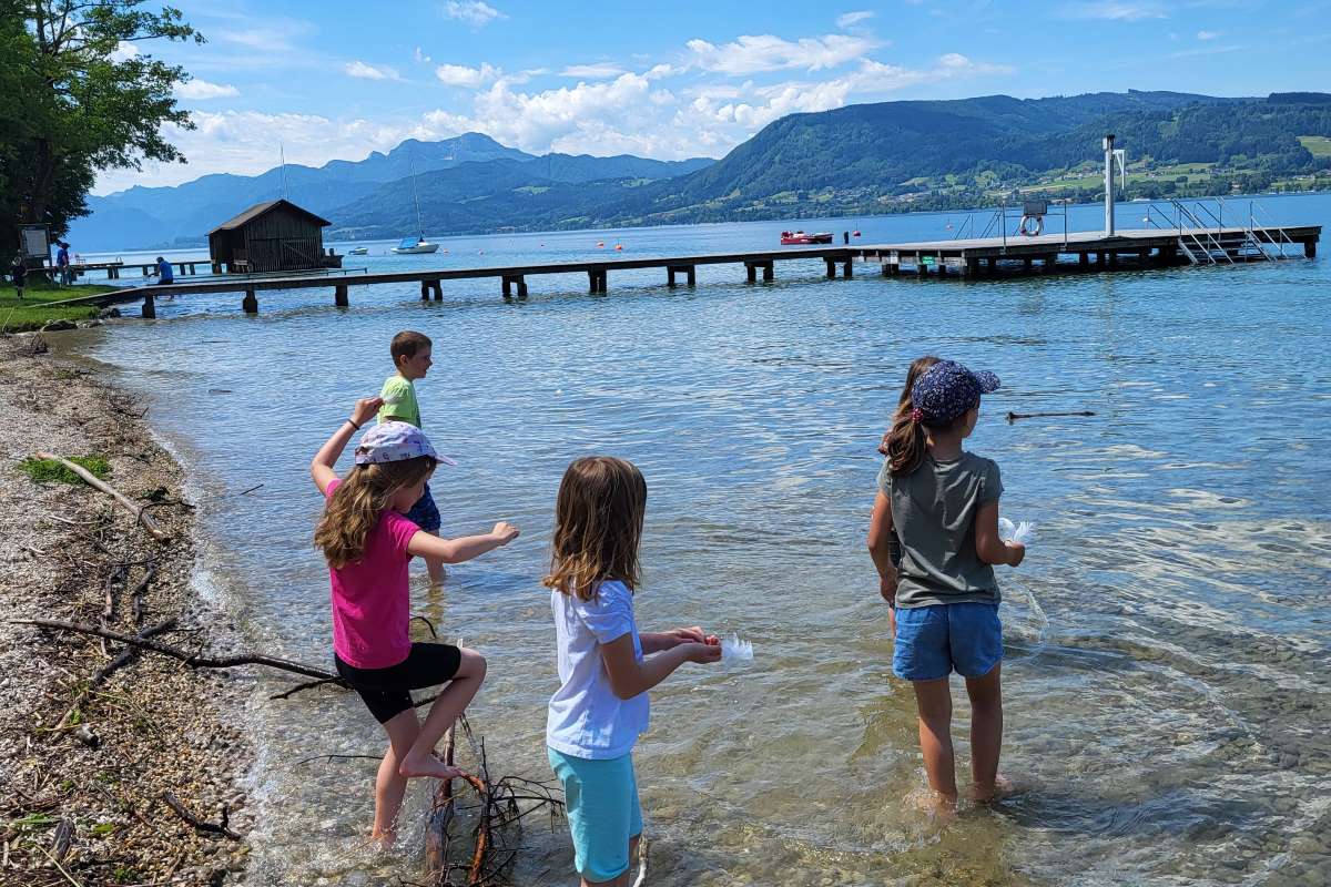 Schüler*innen der Volkschule Weyregg lernen hautnah etwas über die Bedeutung von Trinkwasserqualität, Foto: VS Weyregg