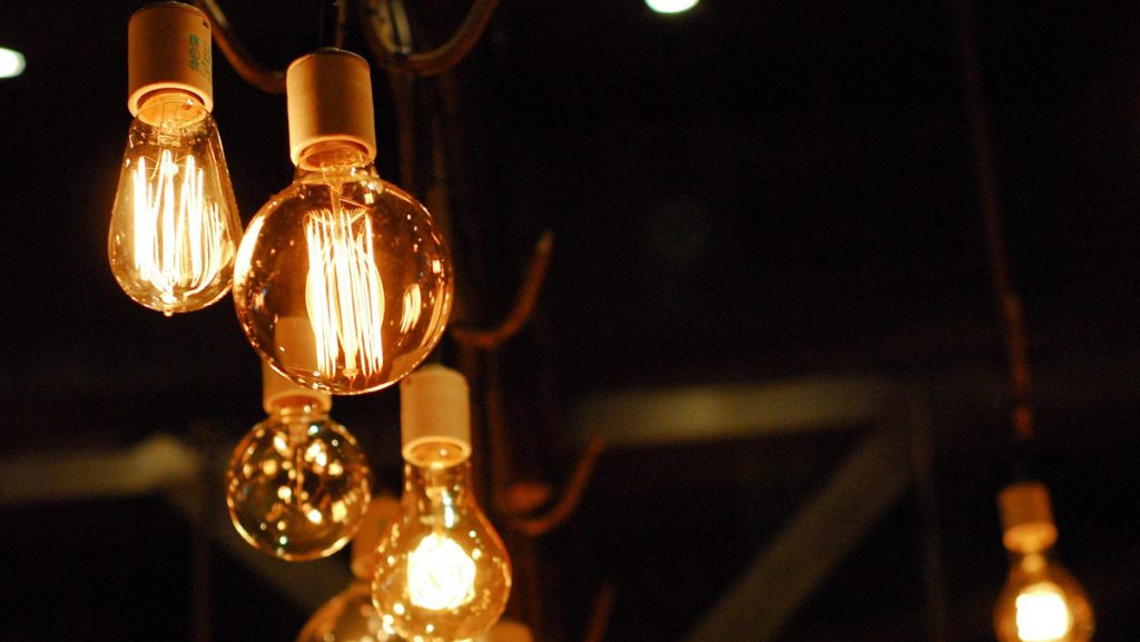 Glühlampen mit gelblichem Licht